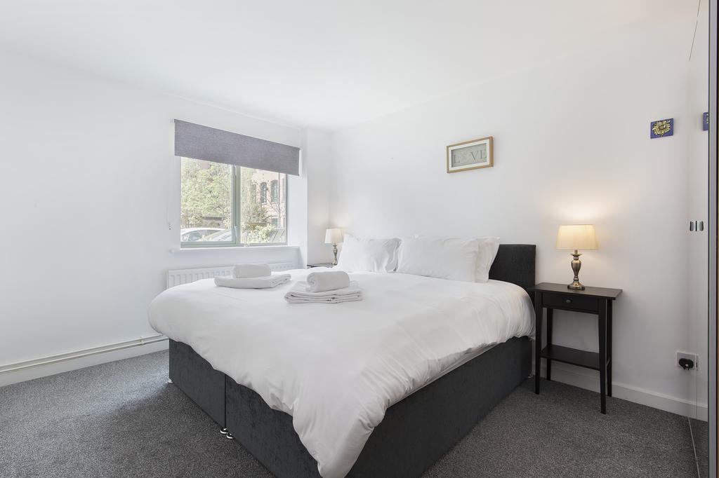 Raleigh Square - 2Br Ground-Floor Apartment In 노팅엄 외부 사진
