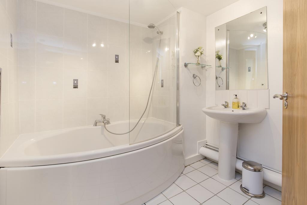 Raleigh Square - 2Br Ground-Floor Apartment In 노팅엄 외부 사진