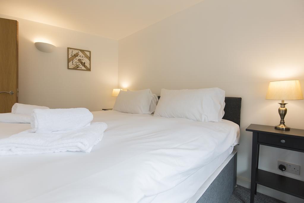Raleigh Square - 2Br Ground-Floor Apartment In 노팅엄 외부 사진