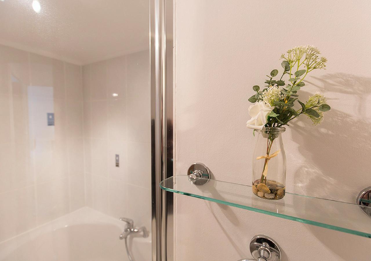Raleigh Square - 2Br Ground-Floor Apartment In 노팅엄 외부 사진